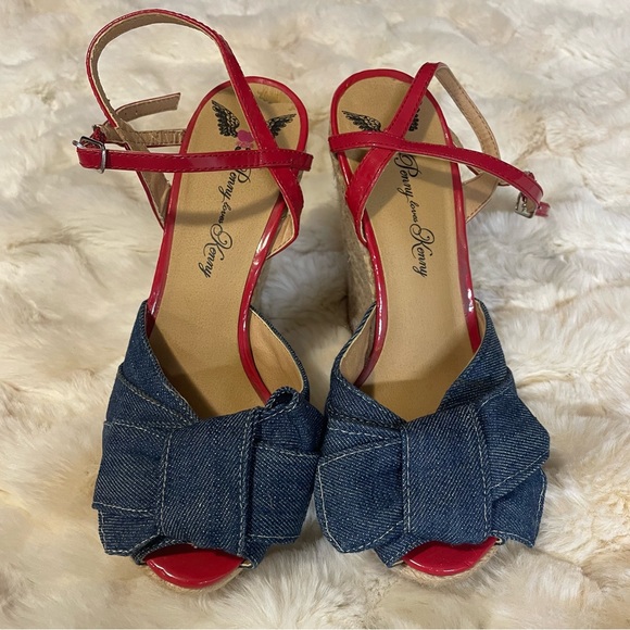Penny Loves Kenny denim bow and red wedge shoes - Picture 2 of 11
